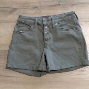 Universal Thread Shorts Size 2/26